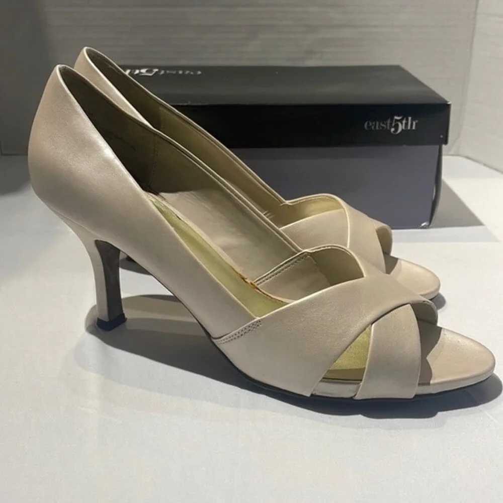East 5th Savannah Shoes Size 9.5 Bone color